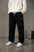 ESSENTIAL BLACK SWEATPANTS