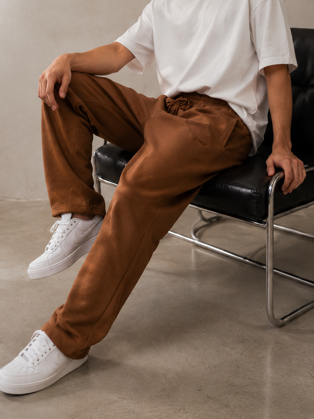 ESSENTIAL CARAMEL SWEATPANTS