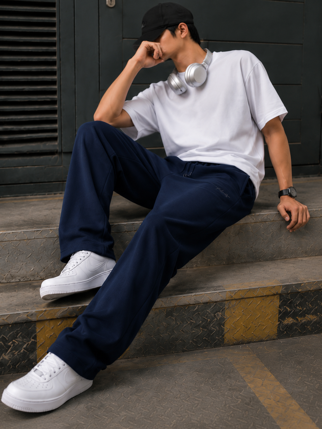 ESSENTIAL NAVY SWEATPANTS