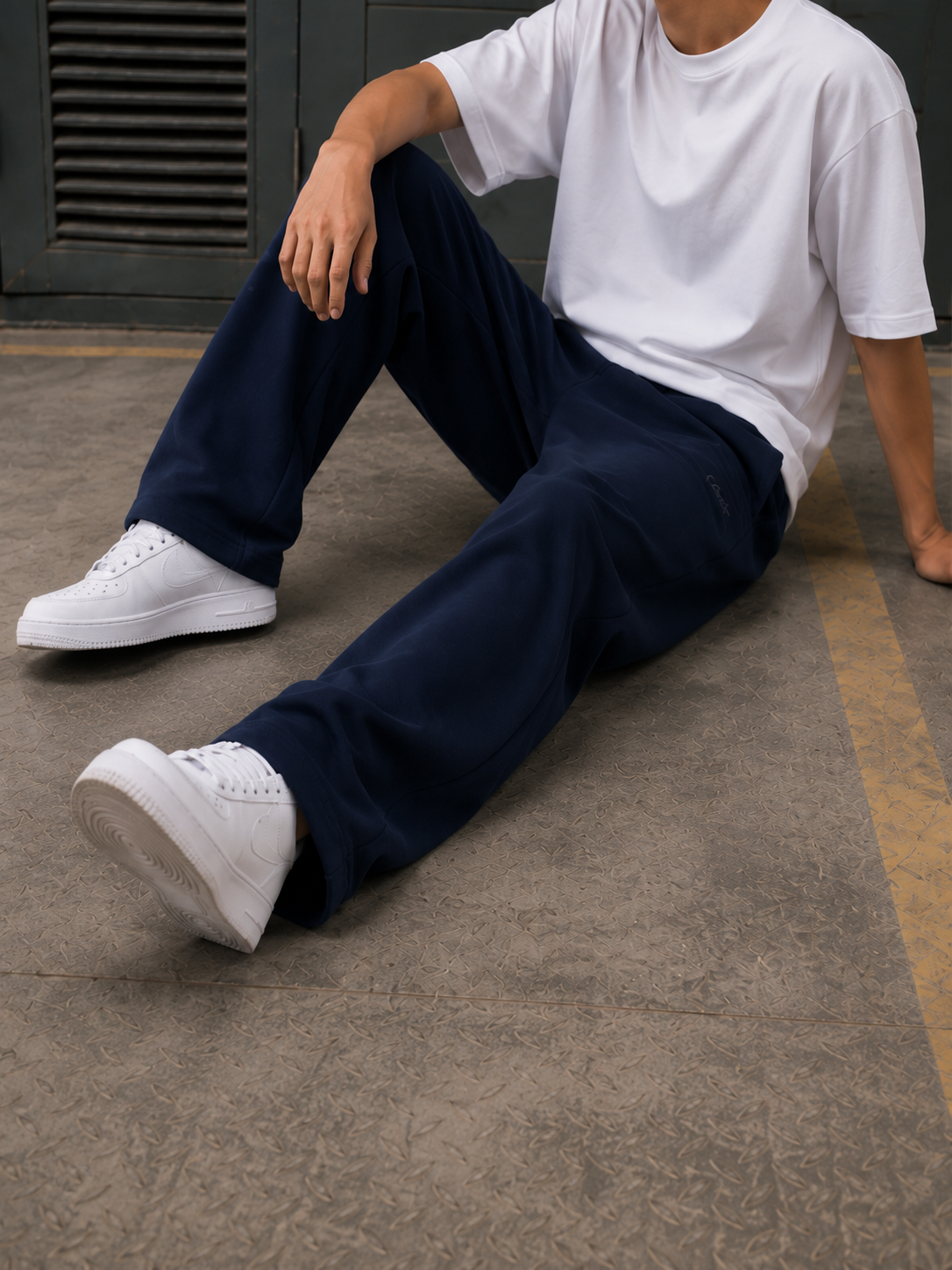 ESSENTIAL NAVY SWEATPANTS
