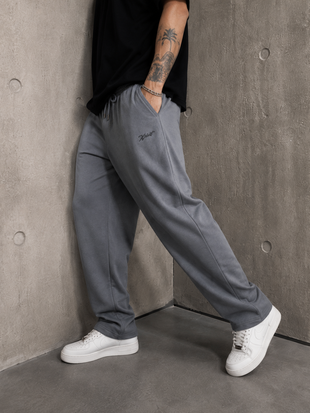 ESSENTIAL DARK GREY SWEATPANTS