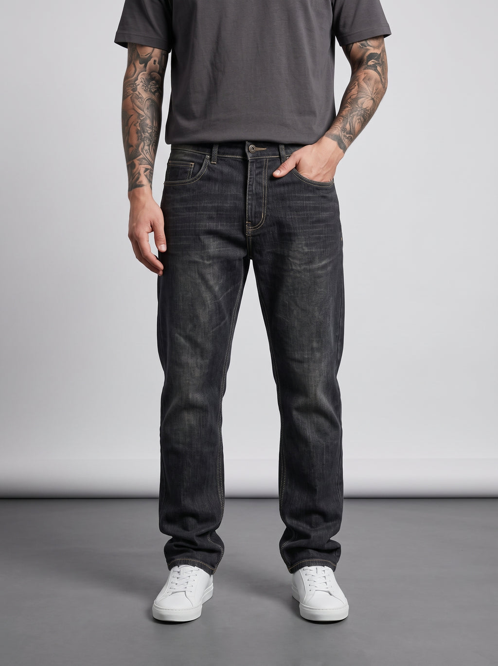 ONYX FADE RELAXED STRAIGHT JEANS