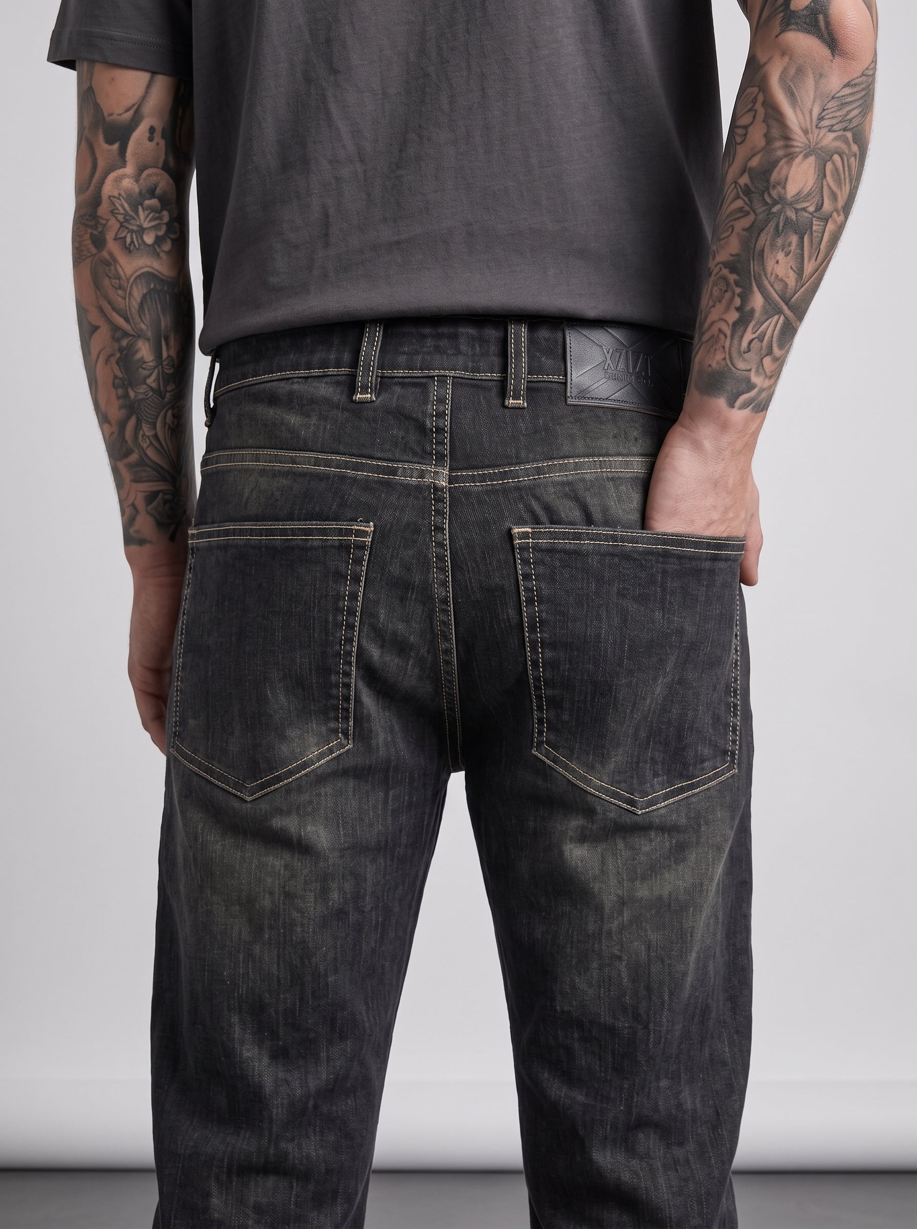 ONYX FADE RELAXED STRAIGHT JEANS
