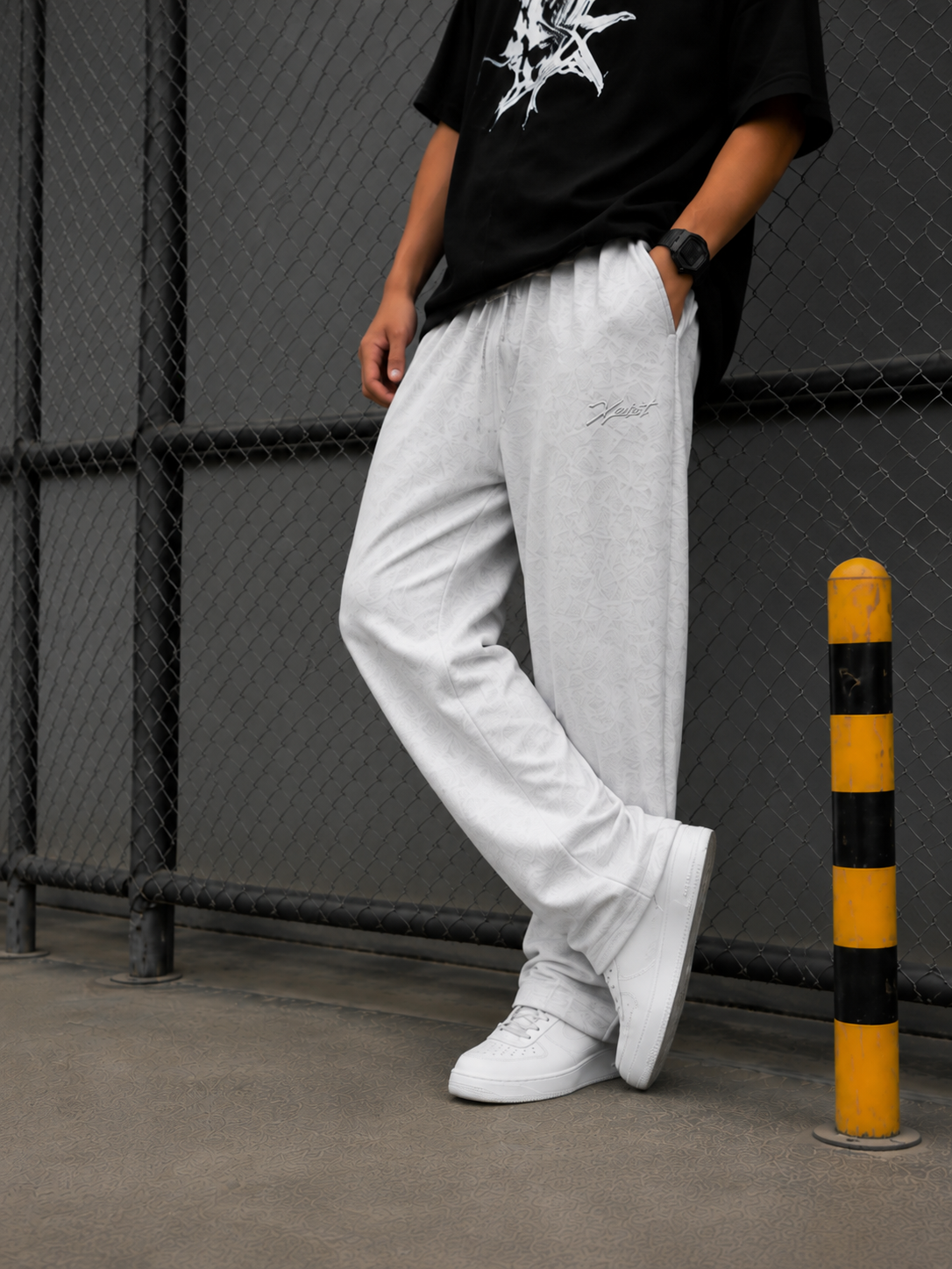 ESSENTIAL LIGHT GREY SWEATPANTS