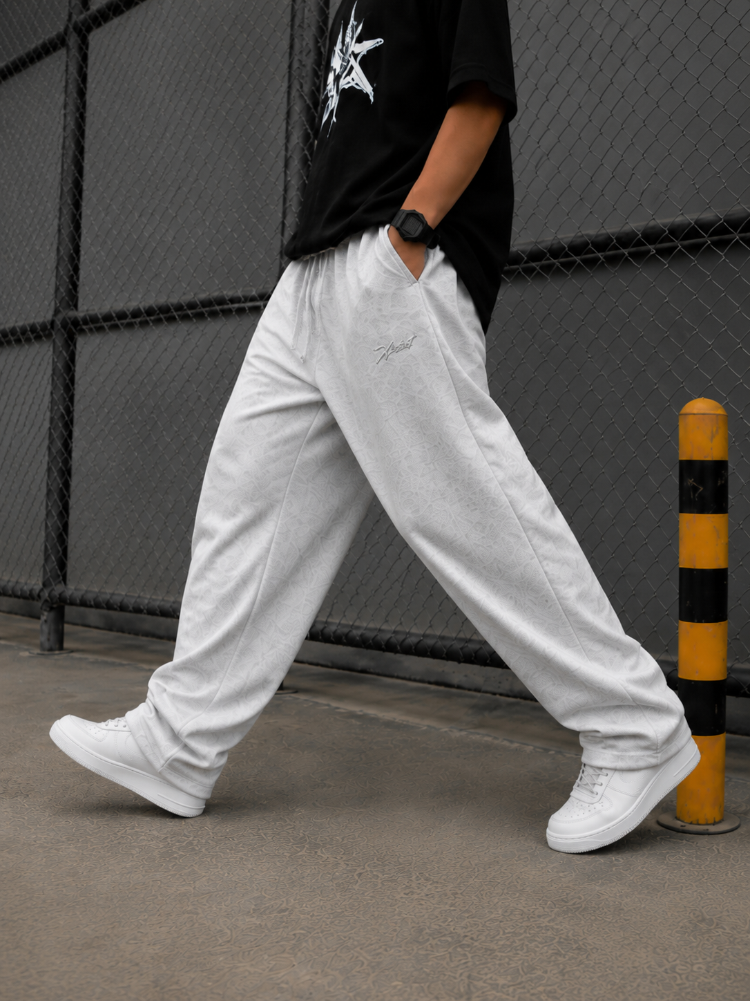 ESSENTIAL LIGHT GREY SWEATPANTS