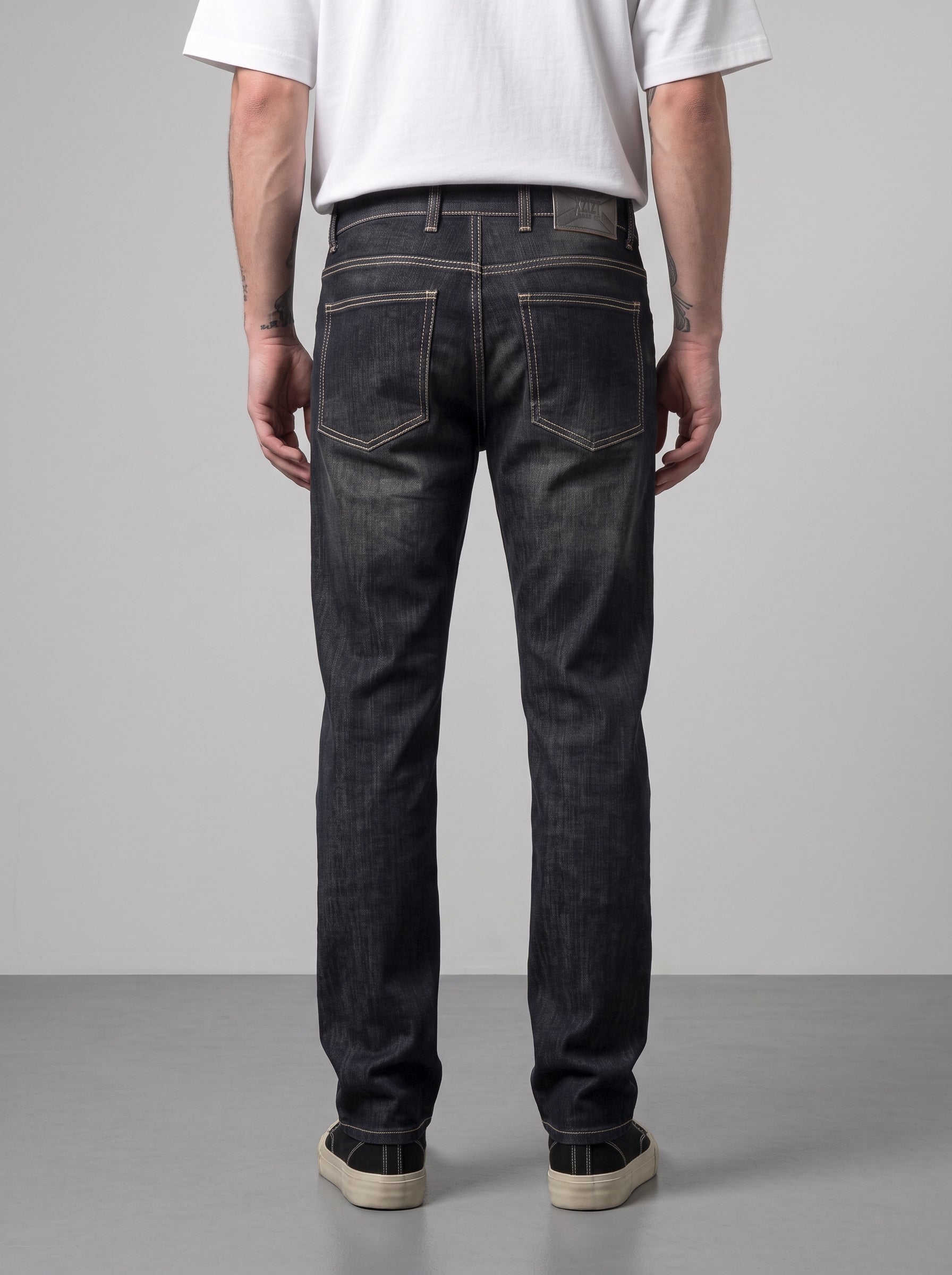 CARBON FADE RELAXED STRAIGHT JEANS