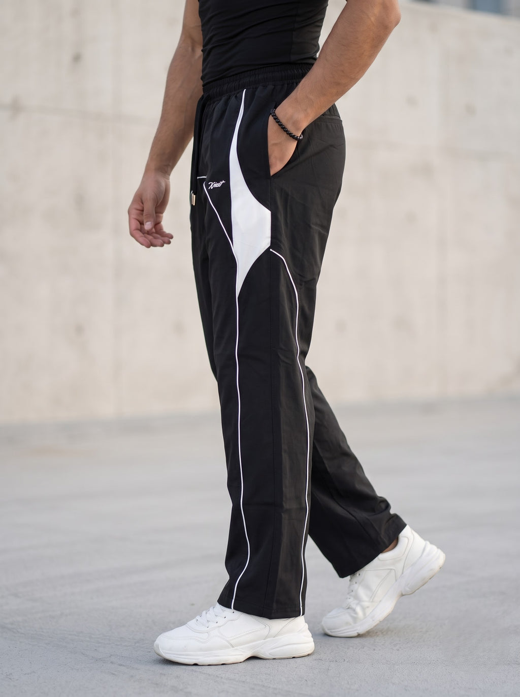 AEROFLOW BAGGY PANTS