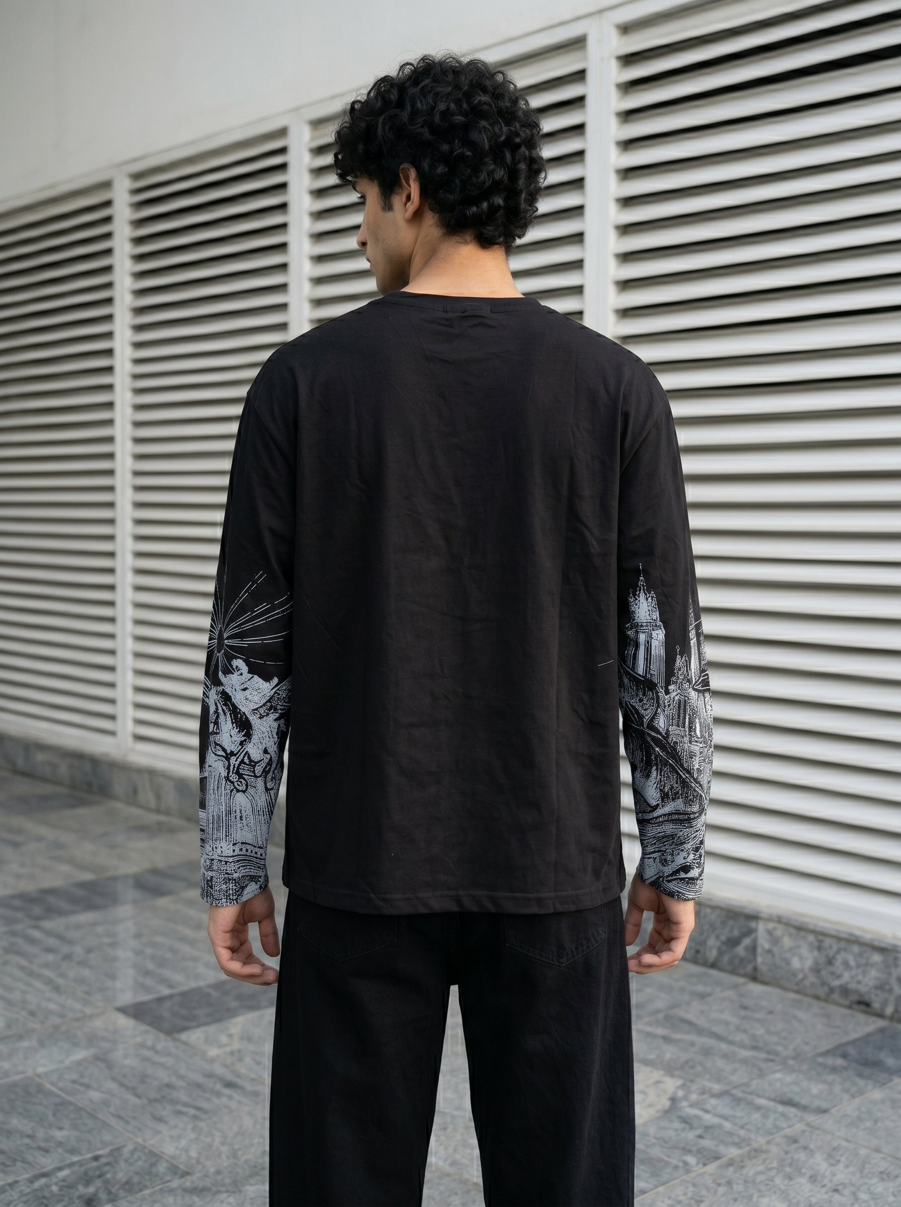 GOTHIC REIGN BLACK BOXY T-SHIRT