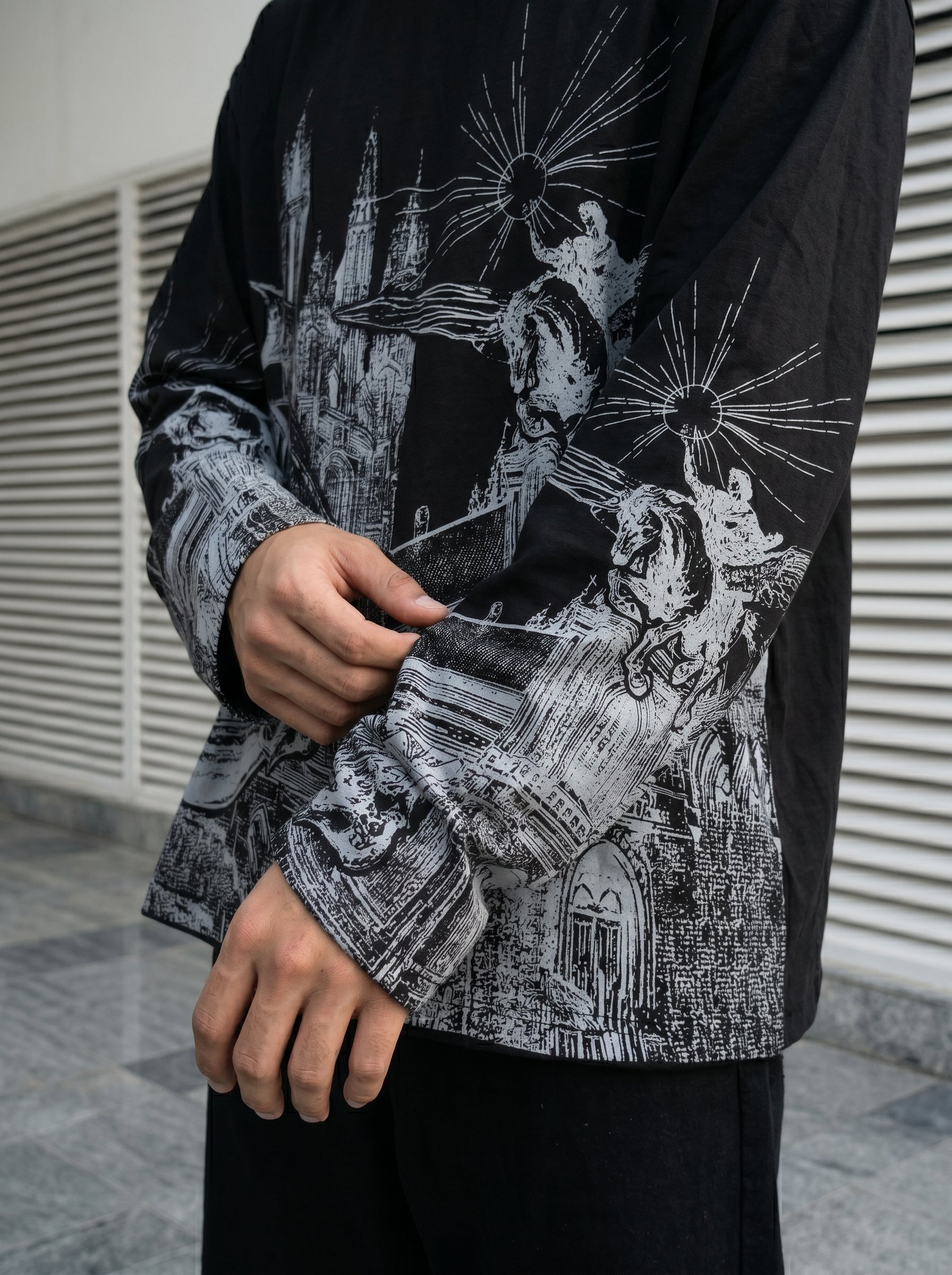 GOTHIC REIGN BLACK BOXY T-SHIRT