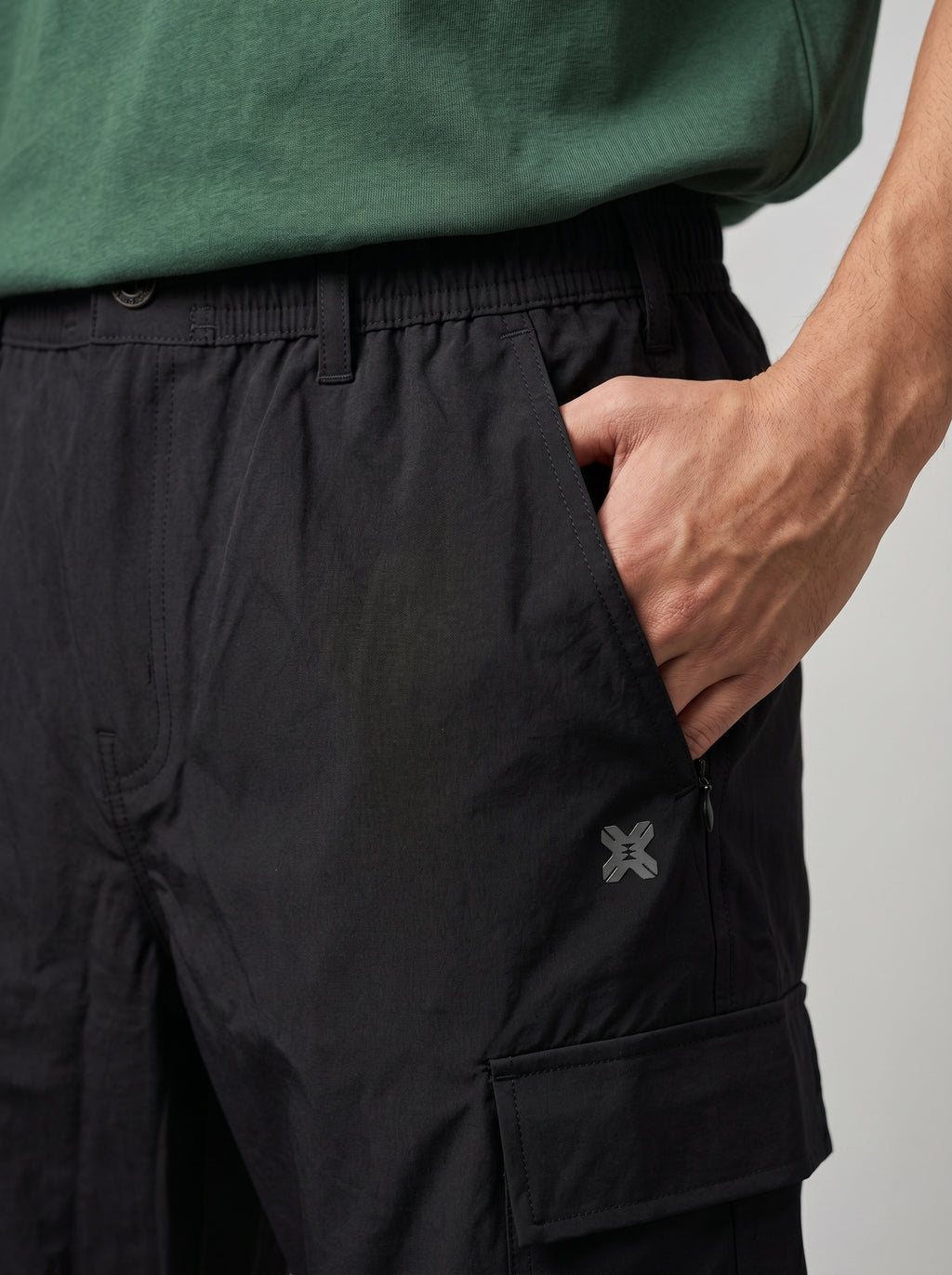 BLACK PARACHUTE CARGO PANTS