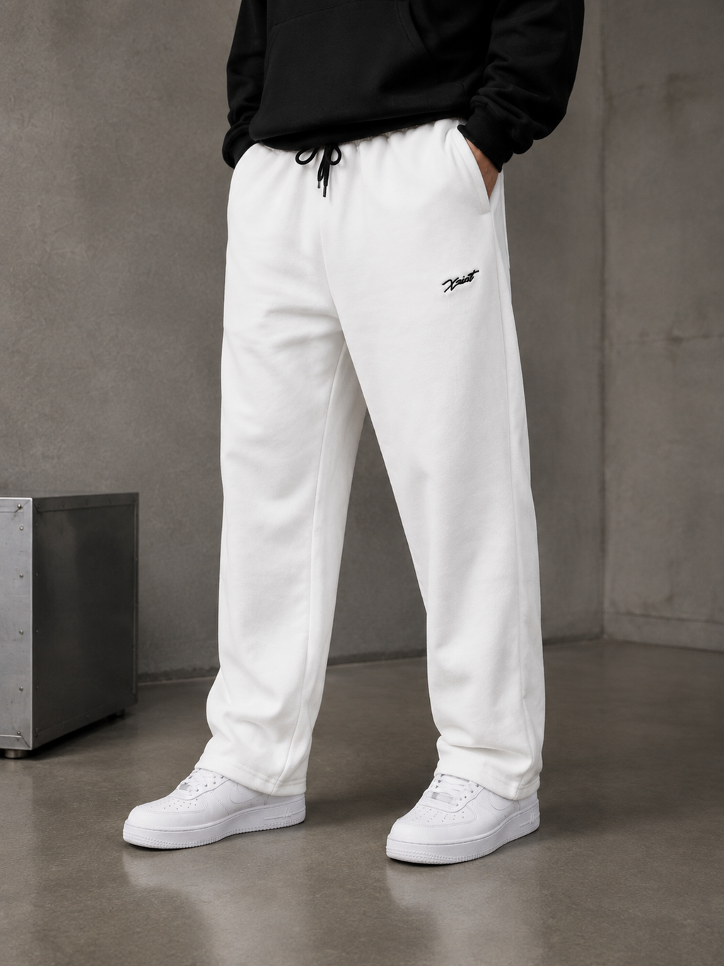 ESSENTIAL WHITE SWEATPANTS