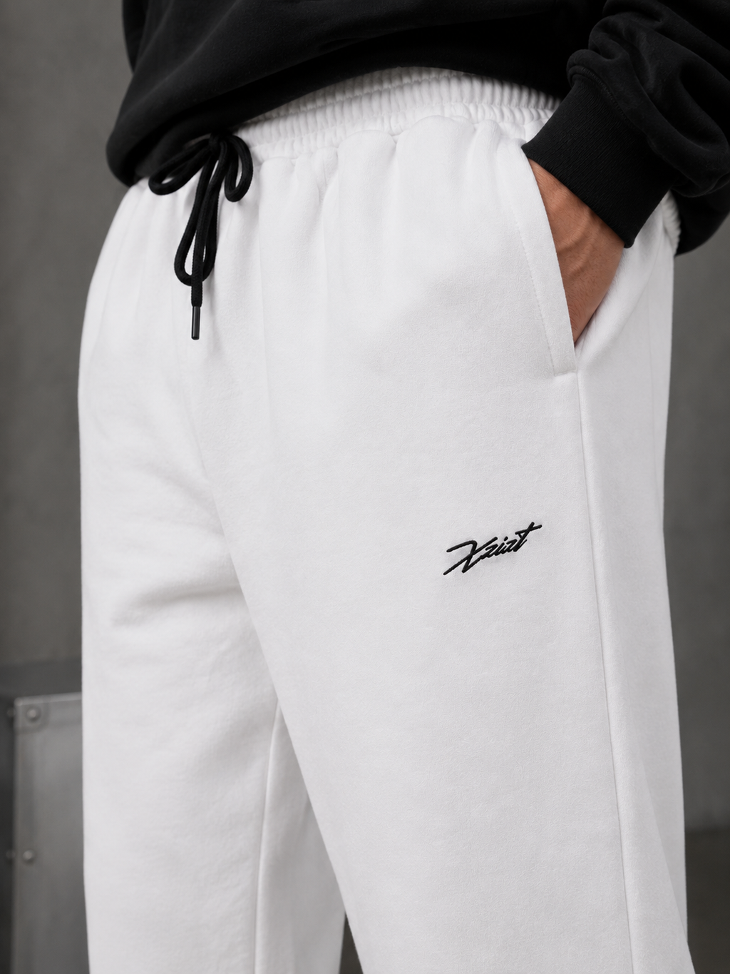 ESSENTIAL WHITE SWEATPANTS