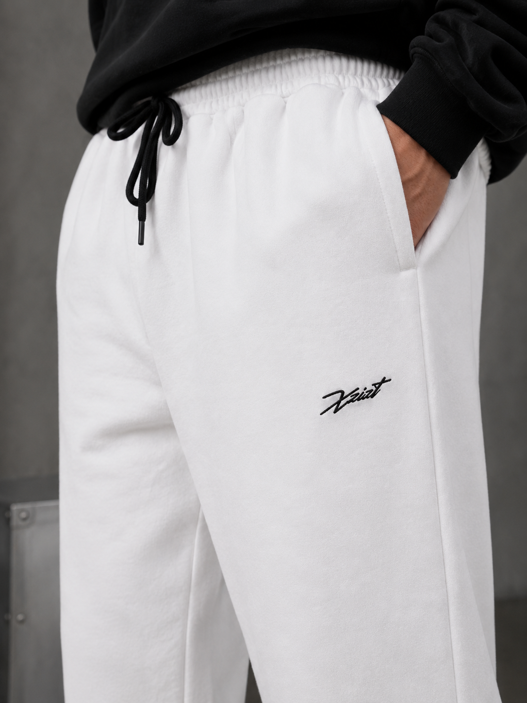 ESSENTIAL WHITE SWEATPANTS