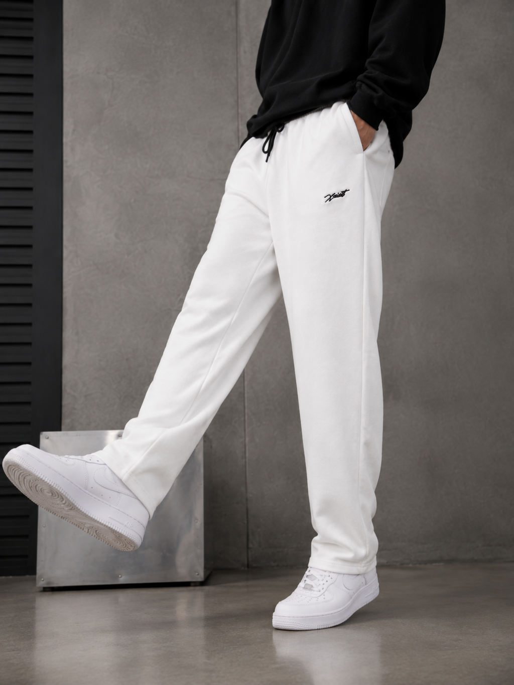 ESSENTIAL WHITE SWEATPANTS