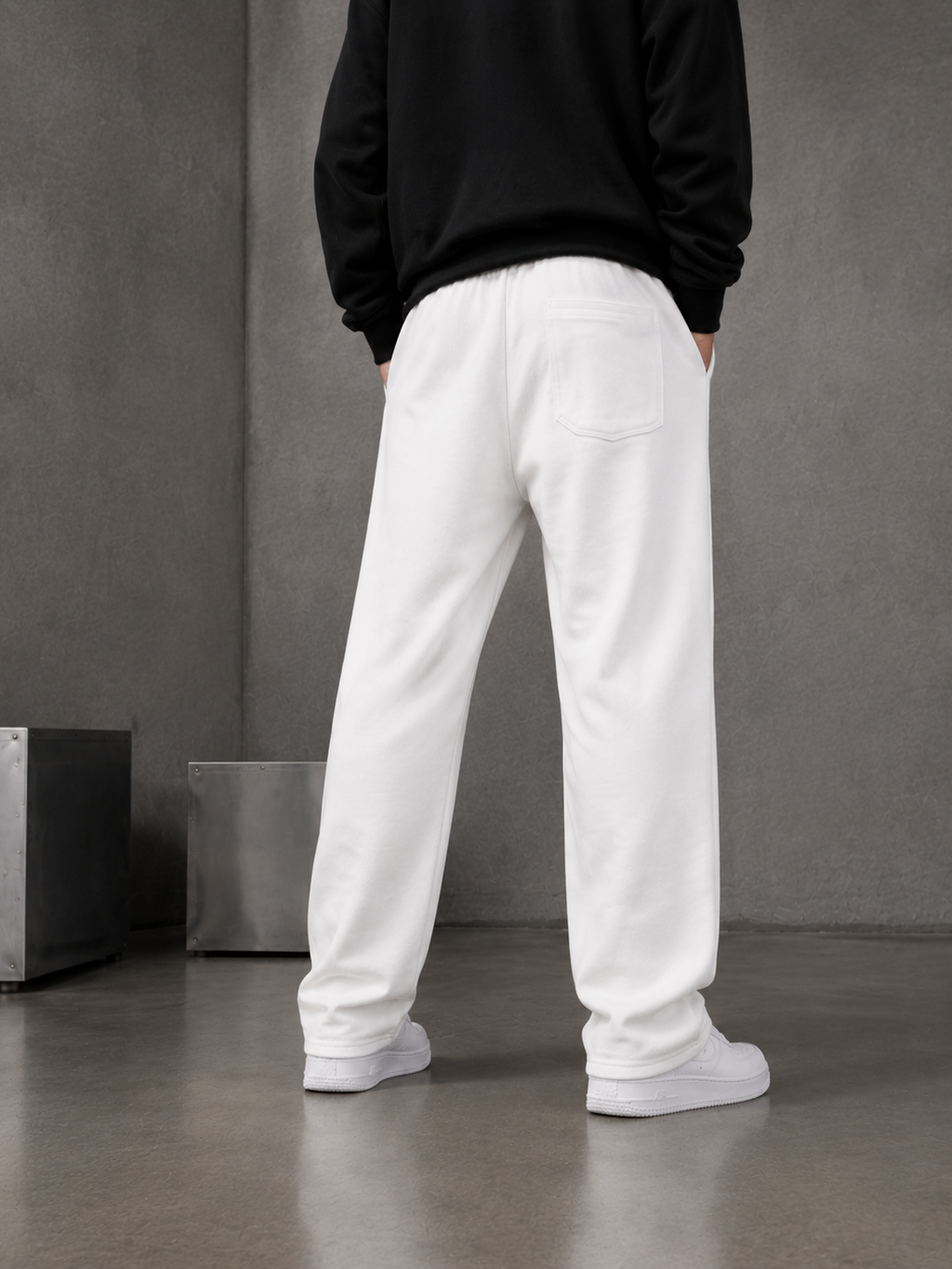 ESSENTIAL WHITE SWEATPANTS